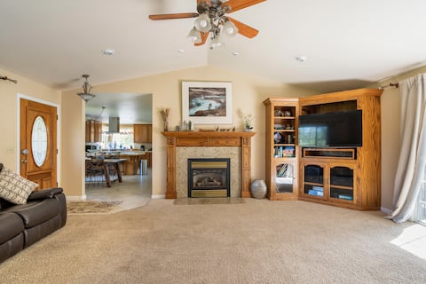 Popular Airbnb listing: Cosy Yosemite Family Home, Bass Lake, 2 Kayaks in Oakhurst