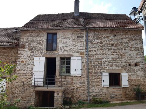 Spacious Burgundy village house, sleeps 6