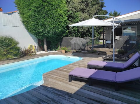Friendly house with private heated pool