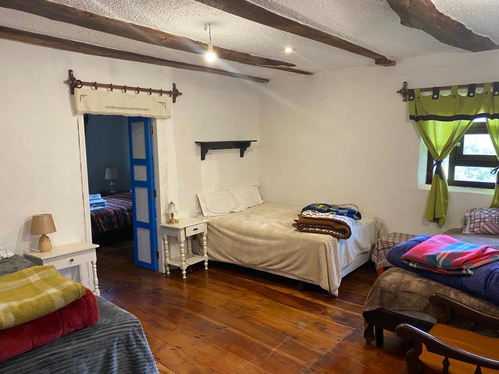 חדר שינה בינוני.