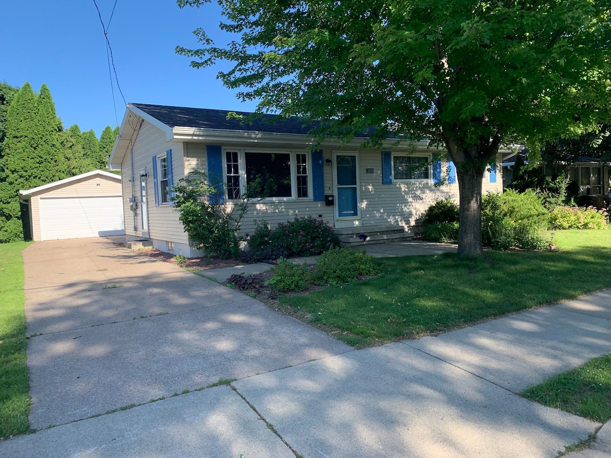 3 Bed 1 Bath on Knapp Street Close to EAA Grounds Houses for Rent in