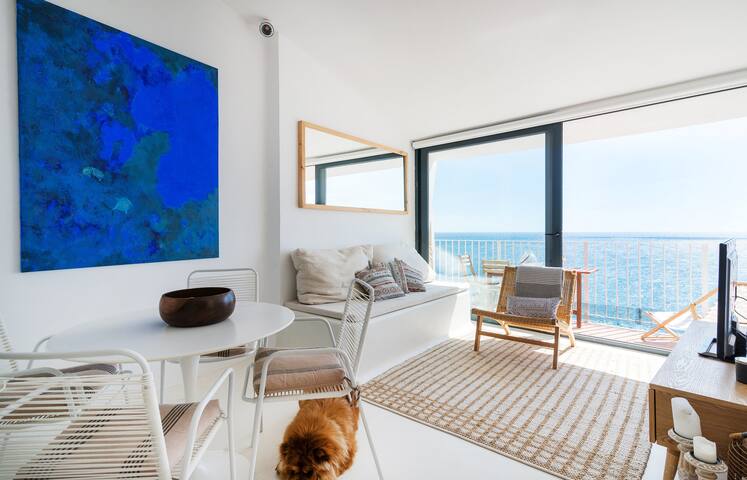 Spectacular ocean views design apartment with boat gallery image 4