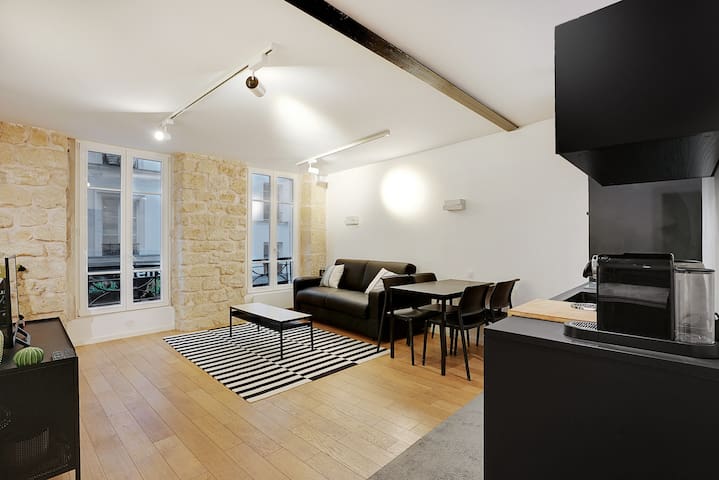 Home To Home La Conciergerie managed Airbnb listing 1