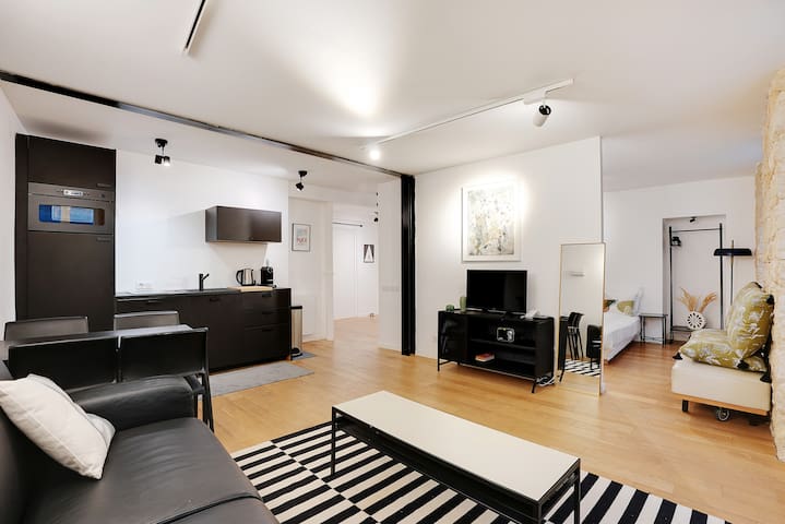 Home To Home La Conciergerie managed Airbnb listing 2