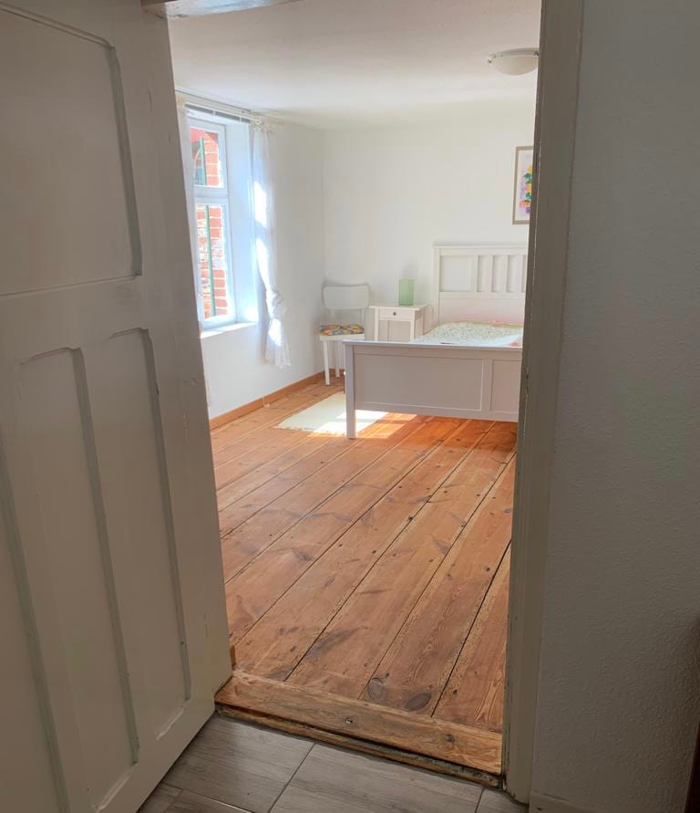 נוף לחדרי השינה שטופי השמש.