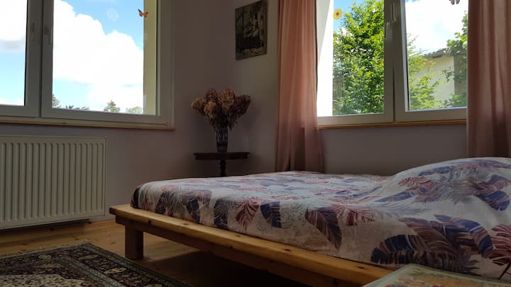 SZ صغير ، الطابق الأرضي. مكانان للنوم ، 140 × 200