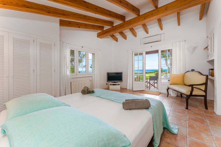 Spectacular front line villa in Binidalí, Menorca gallery image 5