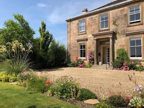 Georgian elegance with beautiful sea views