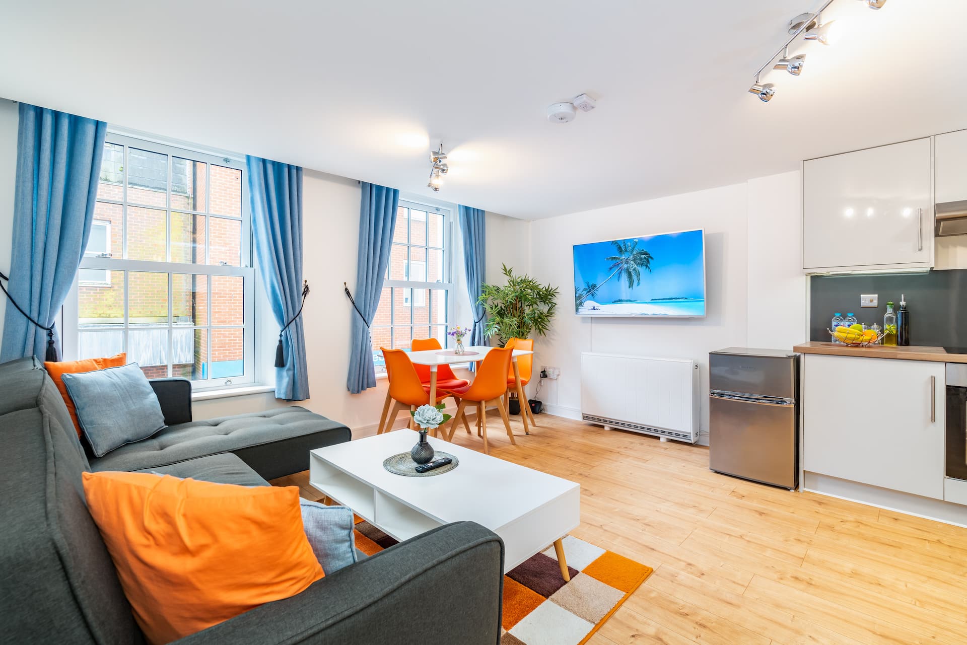 Central Apartment, 4k 55 Smart TV + Netflix + Amazon Prime TV, Super King Bed