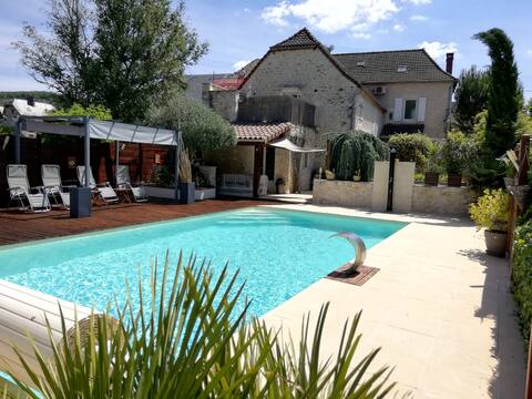 VILLA 160 m2 4CH 10 pers barbecue PISCINE CHAUFFEE