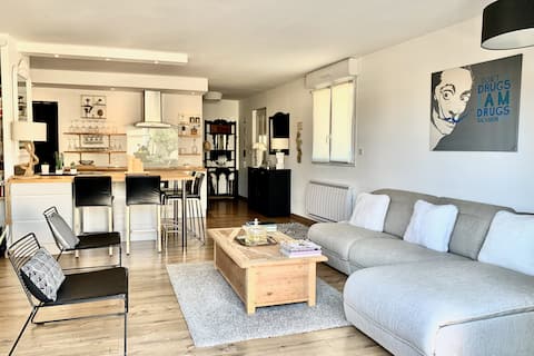 Propriété Airbnb réussie: La Maison Blanche 5* Pool & Medieval City View à Carcassonne