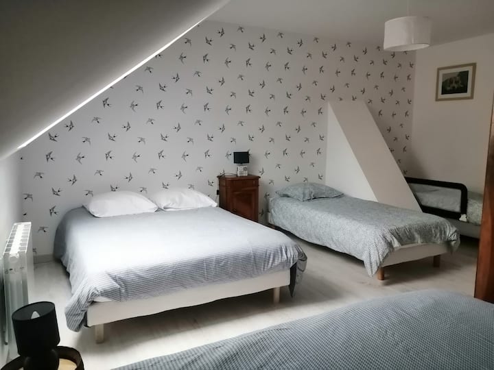 Hirondelles bedroom: 1 80 bed, 1 90 bed, a 120 bed and 1 140 bed.