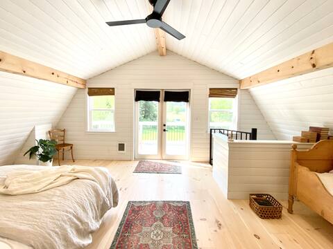 Fernweh House - Gambrel Barn in Park-Like Setting