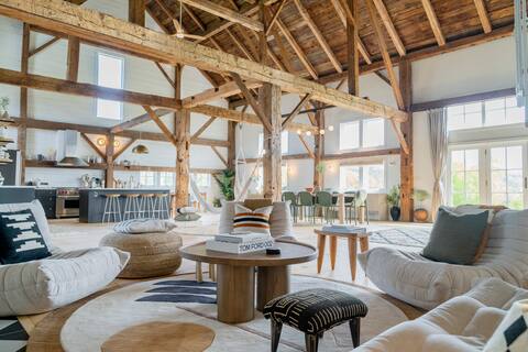 Hudson Valley Hilltop Barn