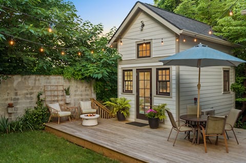 Cozy, Quiet Tiny House- SO Close to Downtown!