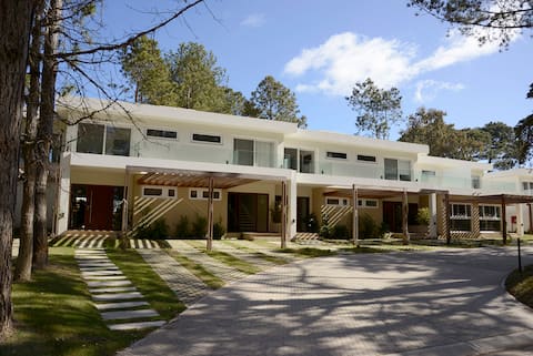 Airbnb con mejor rendimiento: Casa en Garden View, Solanas Vacation en Punta Ballena