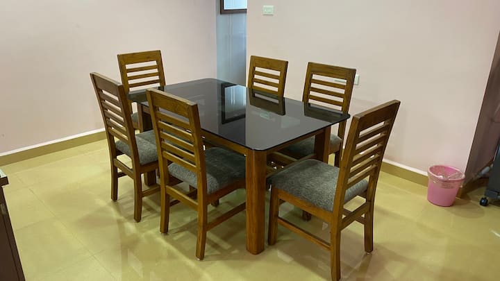 Dining area image 2