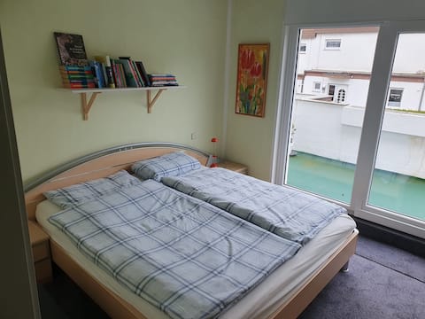 2 rooms, quiet location in the guesthouse / "shared house"