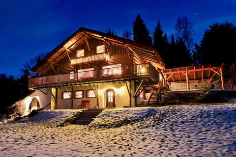 Large relaxing log cabin with a spa.