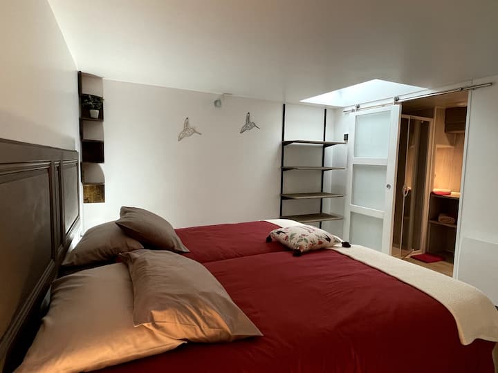 חדר שינה 2, עם חדר הרחצה והשירותים שלו.