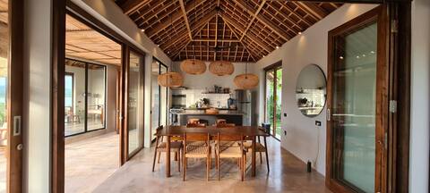Villa Svalen - Private villa with sea views