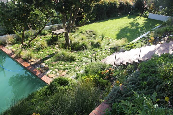 Home high on the slopes of Table Mountain gallery image 4