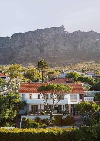 Home high on the slopes of Table Mountain gallery image 2