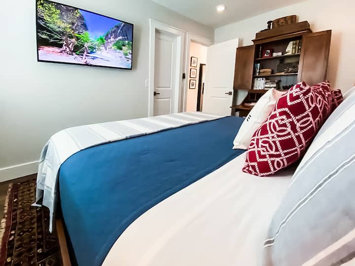 Travel Room dressed for Spring/Summer