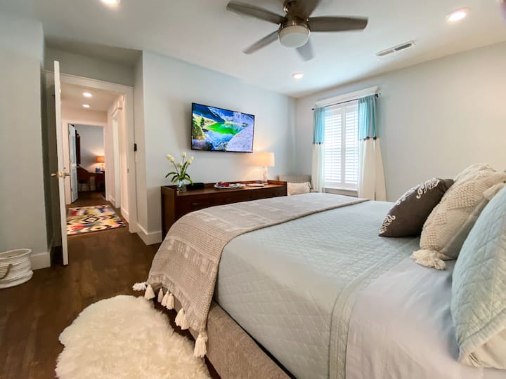 Main Bedroom (with full bath)