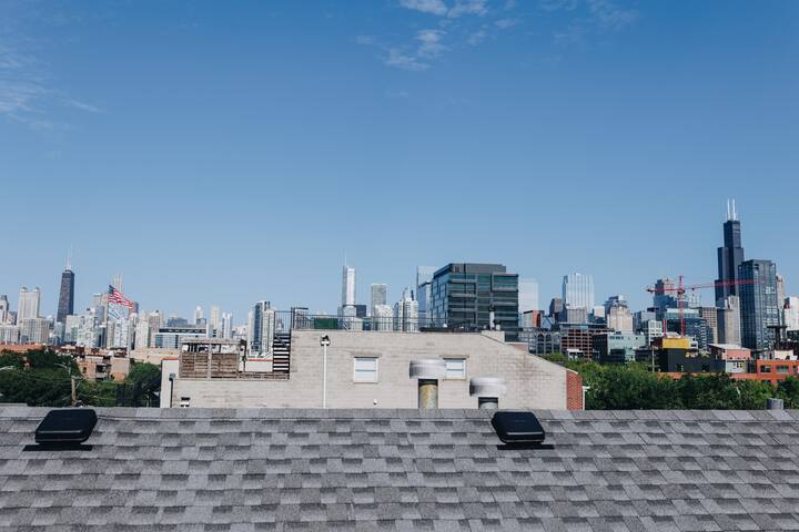 Private rooftop | Breathtaking skyline view gallery image 3
