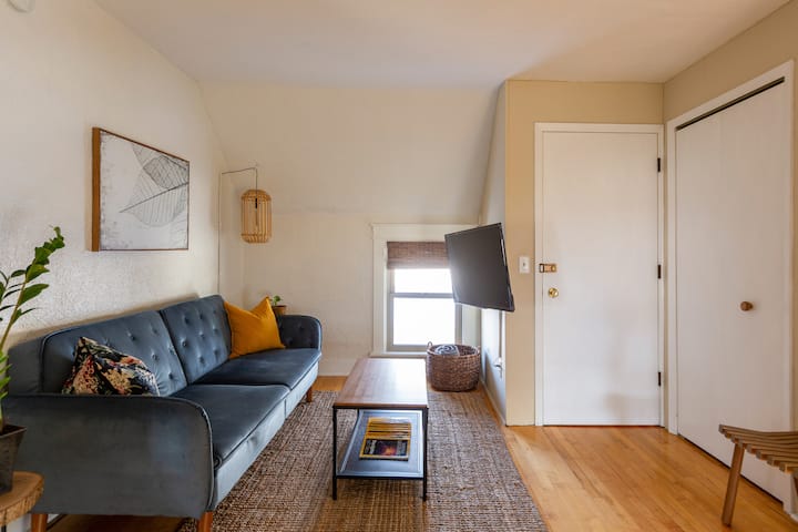 Cozy Upper Level Of A Duplex In A Great Location! - SEA LIFE at Mall of America, Bloomington