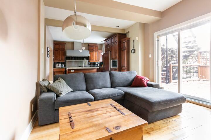 Grand appartement avec terrasse près du Métro