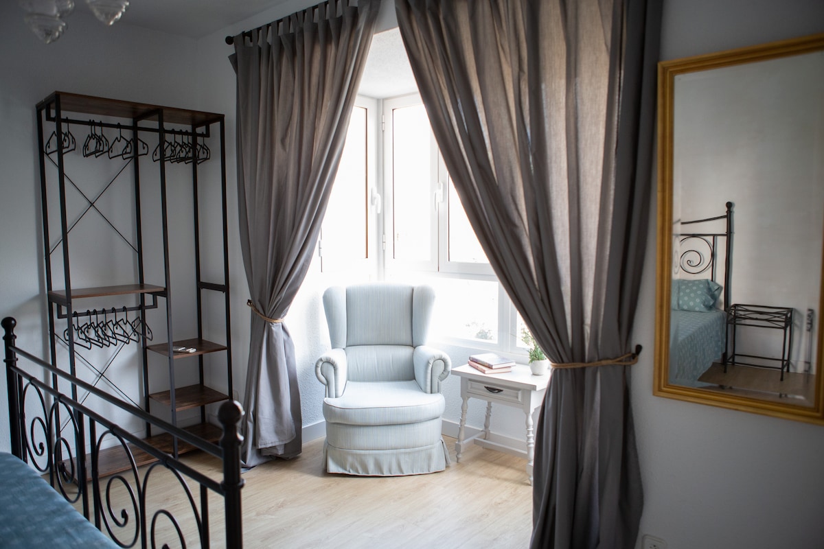 Successful Airbnb property: PLAZA NUEVA ALICANTE APARTMENT, WITH A LARGE TERRACE.🙂 in Alacant / Alicante