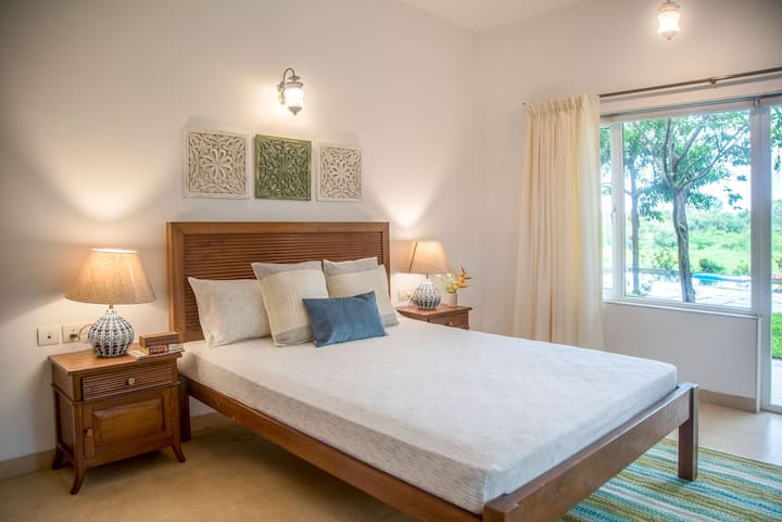 ✨Soft sheets, golden lamps, and a view that melts the stress away✨
This is what waking up in paradise looks like.✨