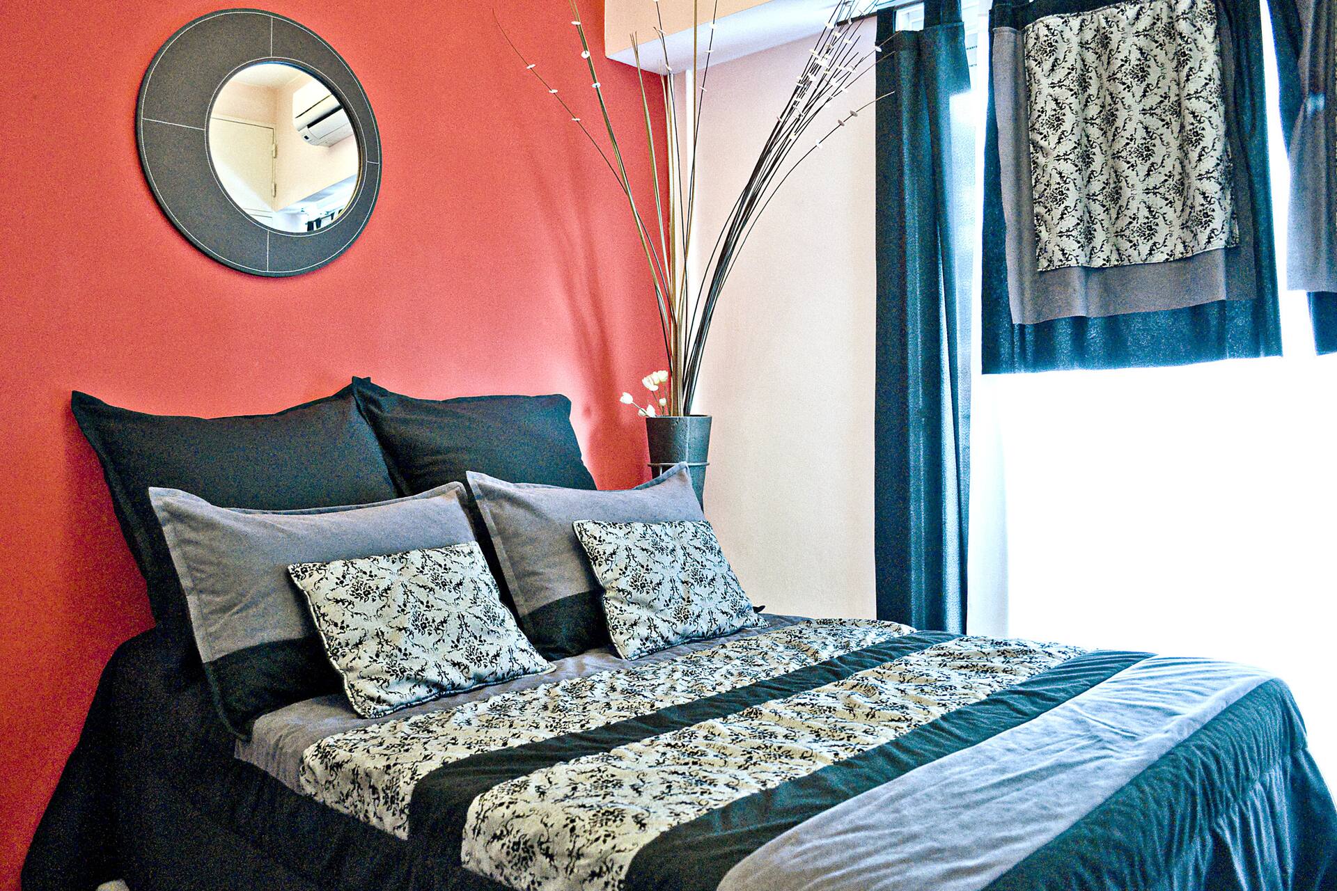 One-bedroom apartment with balcony in Monserrat