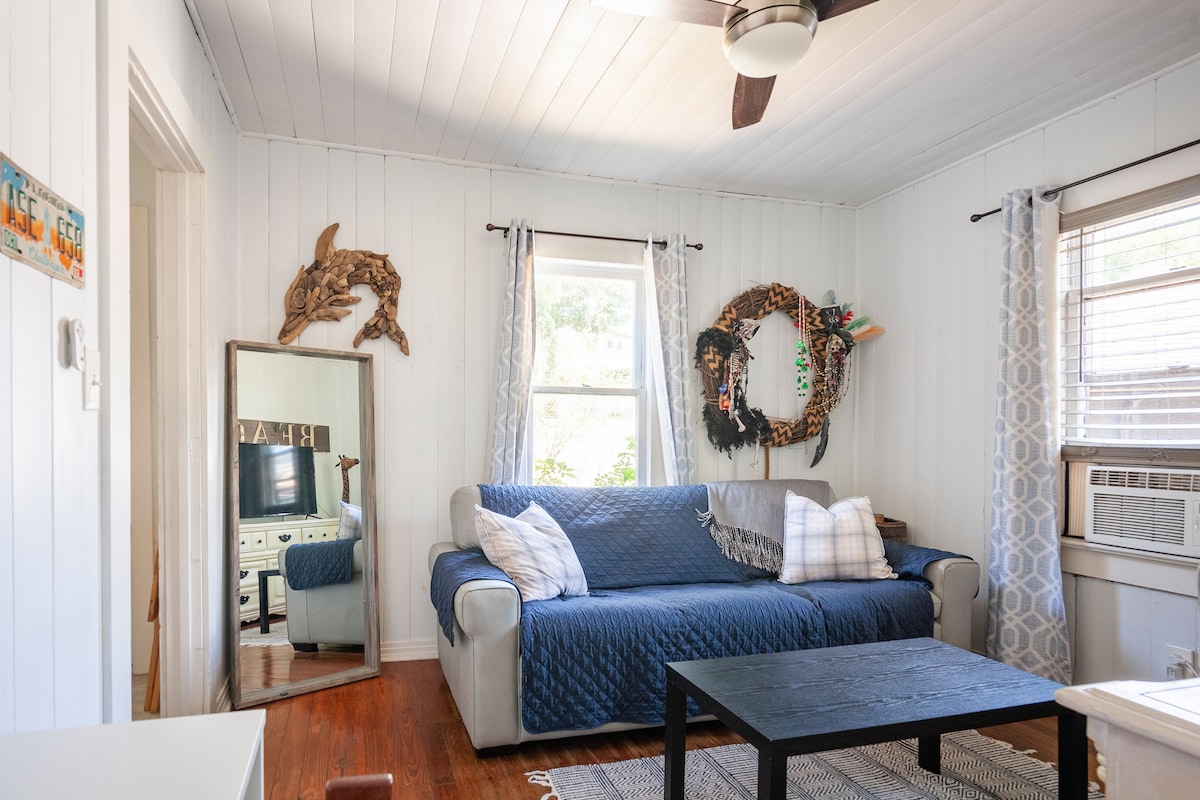 Top Airbnb: Cozy and eclectic 1BD guest cottage in Wellswood