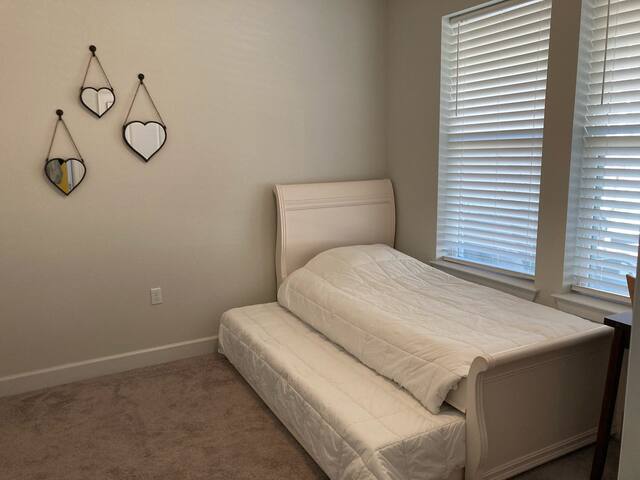 Newly Built Modern Pied-à-Terre II gallery image 4