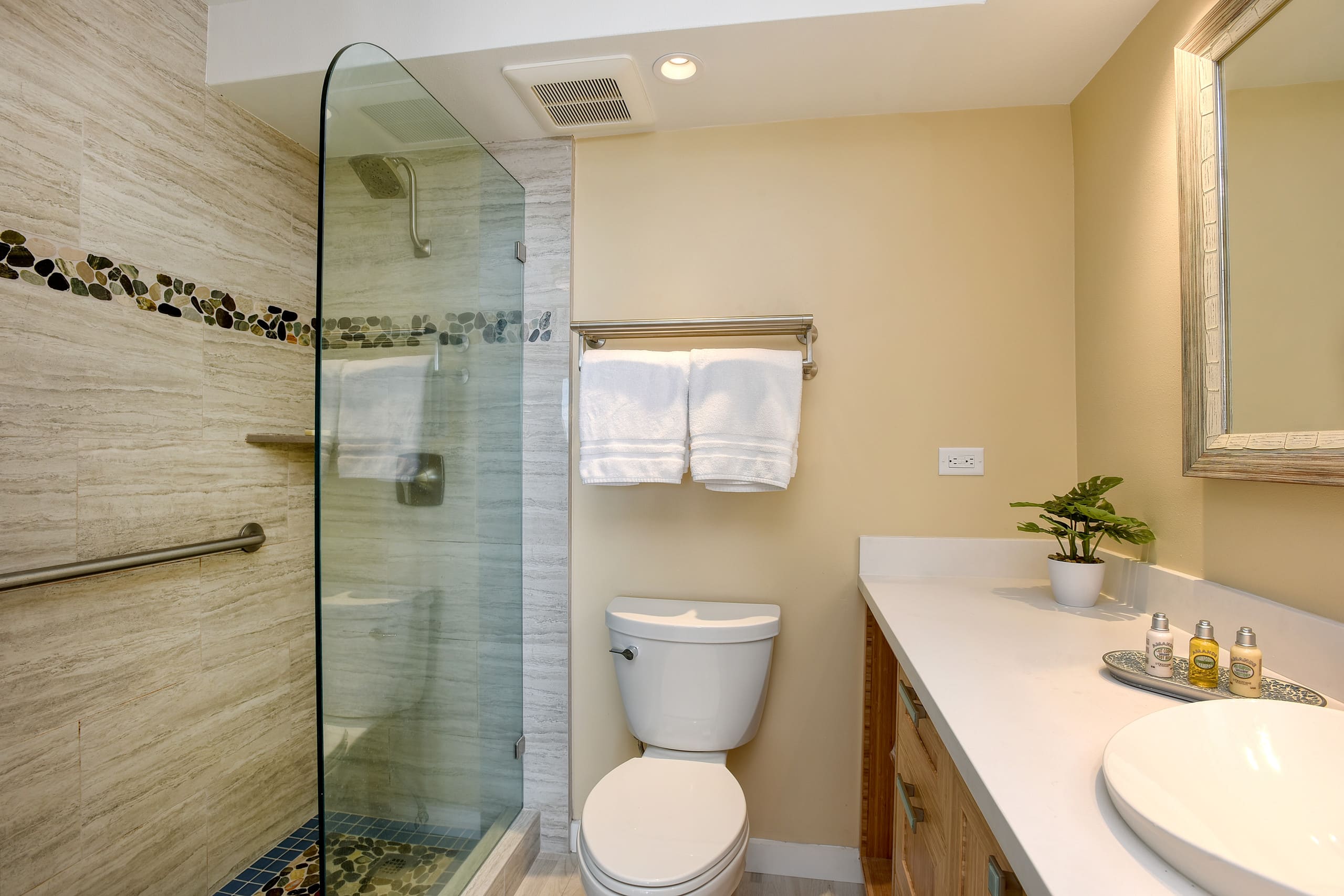 Condo in Kihei · ★4.95 · 2 bedrooms · 5 beds · 2 baths - Image 13