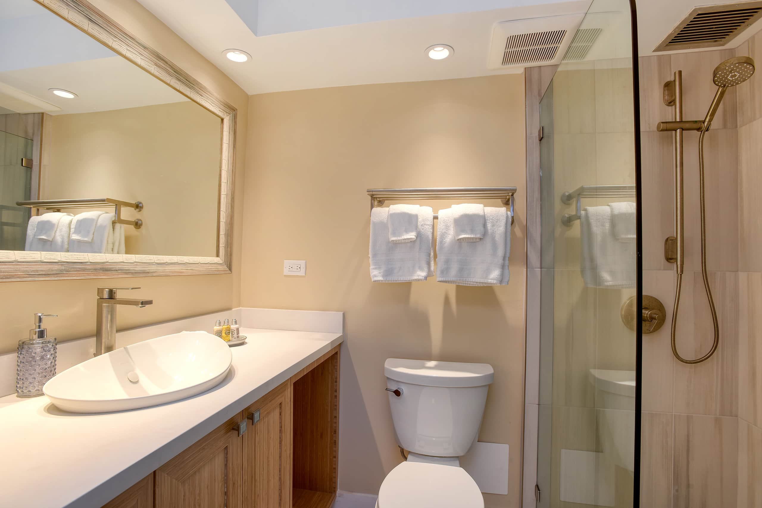 Condo in Kihei · ★4.95 · 2 bedrooms · 5 beds · 2 baths - Image 14