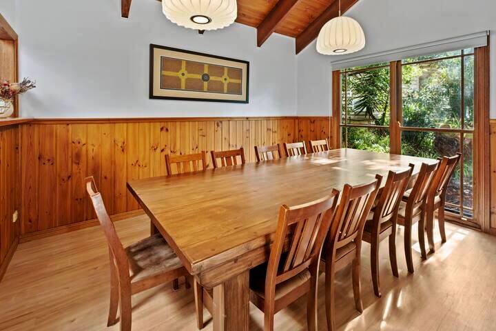 Hylander – Five Bedroom home, sleeps 14. gallery image 4