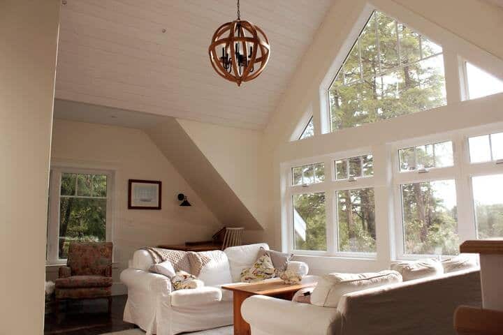 Tofino Hideaway Located Near Beaches and Shops