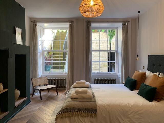 Royal Bolthole! gallery image 3