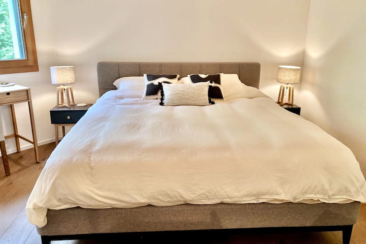 Chumba cha kulala cha kiwango cha juu kilicho na bafu ya chumbani