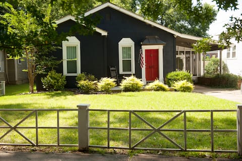 Cozy bungalow in historical district (sleeps 6)