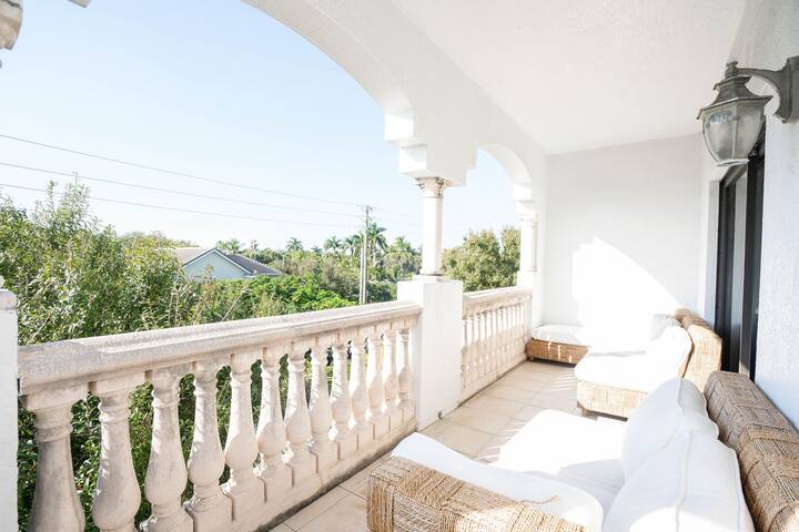 Beach & Las Olas Oasis. Best location! Heated Pool gallery image 5