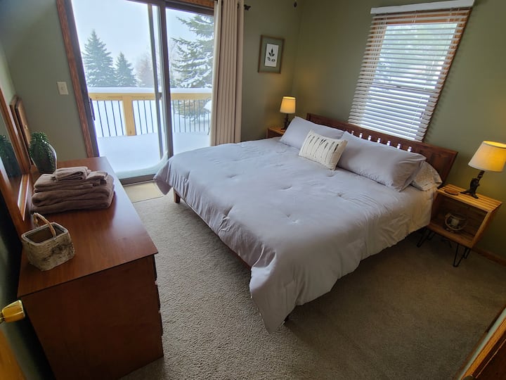 加大双人床主卧室，可通往景观甲板！