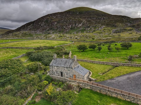 Gellibant Cottage,  Breathtaking Rural Retreat