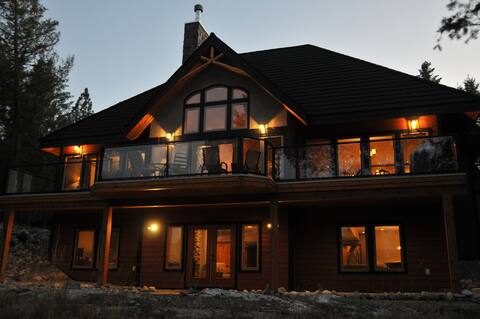 Luxury Getaway at Koocanusa Lake