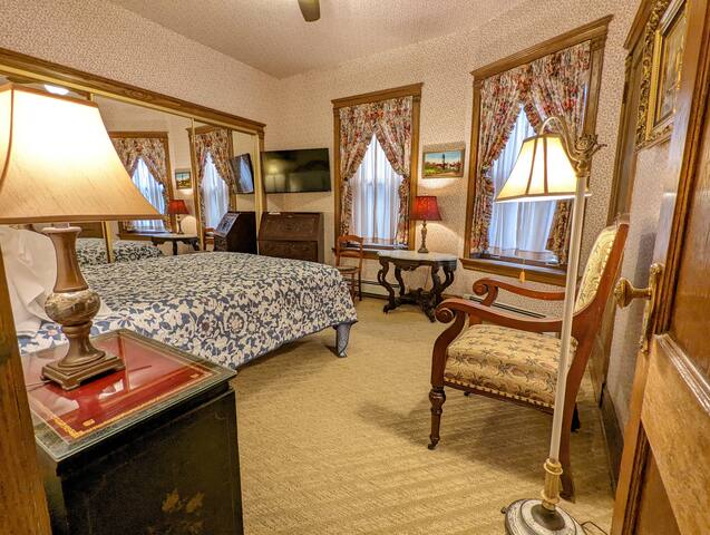 Splendid Quiet Two Bedrooms w/Pvt Bath – Near Lake gallery image 2