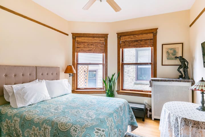 Splendid Quiet Two Bedrooms w/Pvt Bath – Near Lake